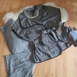 Dana Buckman Xl wrap top